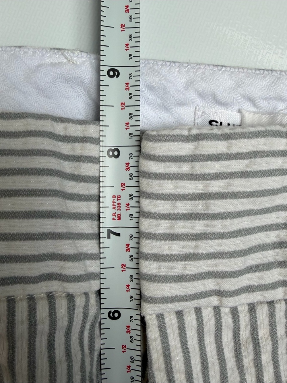 ✨3 for $50✨Club Monaco Striped Roll-Hem Shorts - White & Gray - Picture 8 of 9